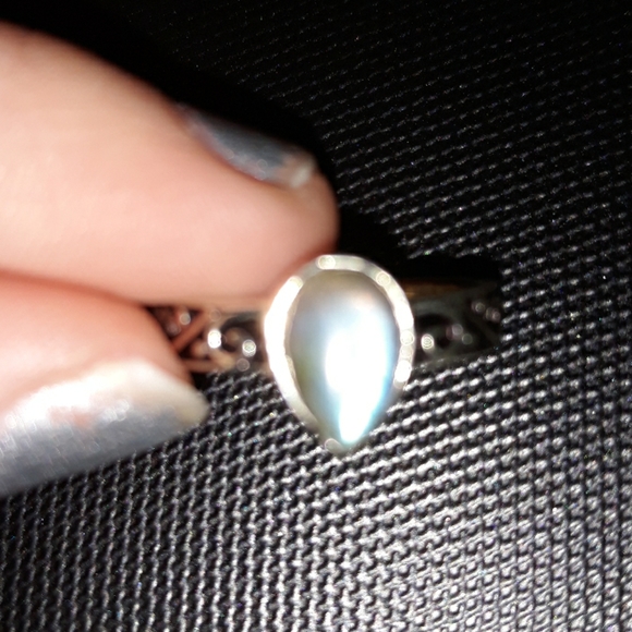 Dainty Labradorite Ring - Picture 2 of 3
